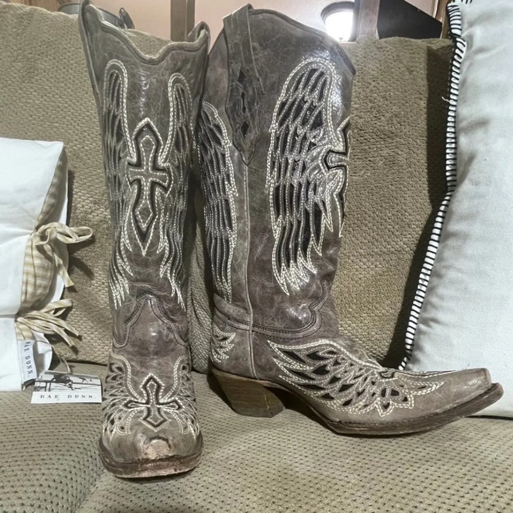 Corral boots with cross and wings color gray